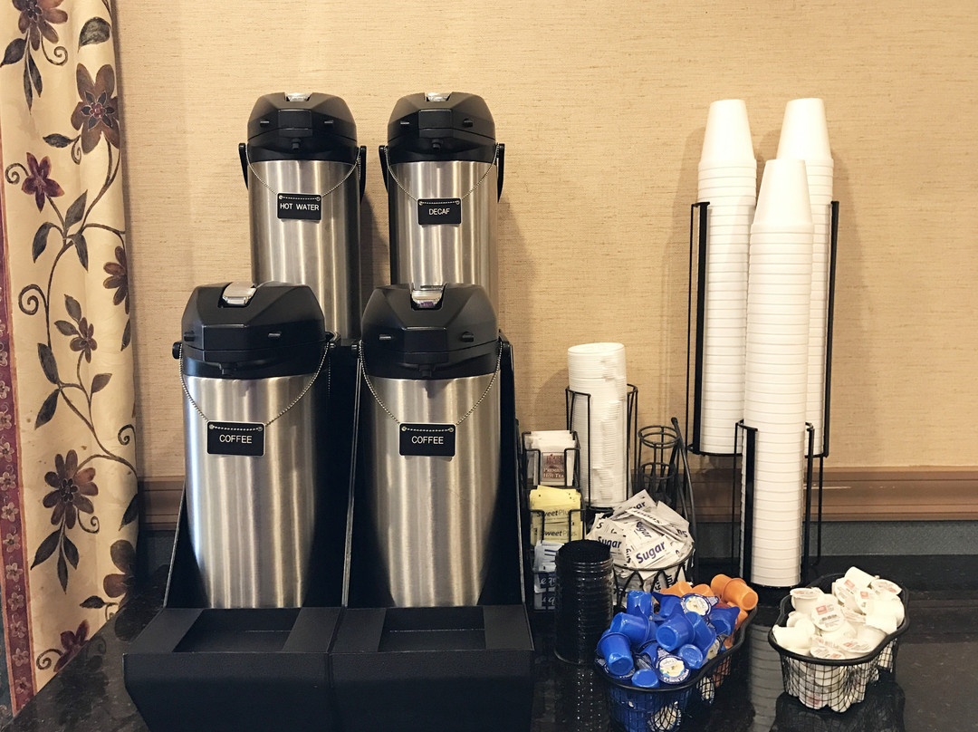 迪卡贝斯特韦斯特旅馆&套房酒店主图