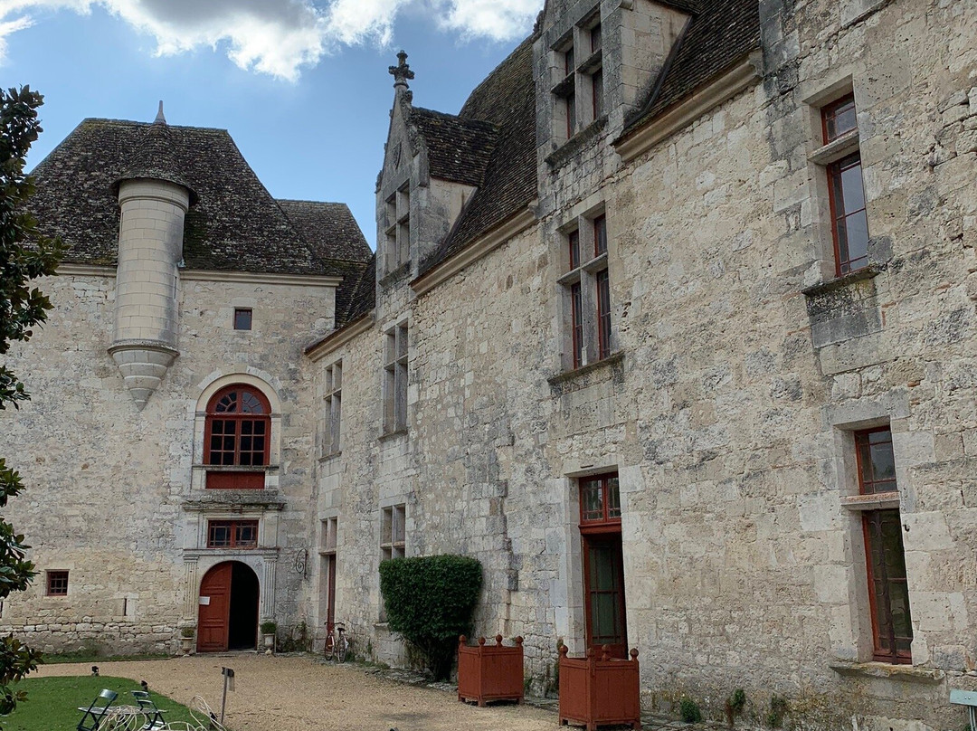 Château de Bridoire景点图片