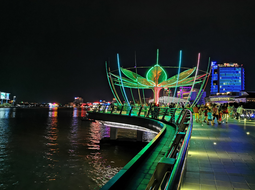 Cau Di Bo Ben Ninh Kieu-芹苴必去景点