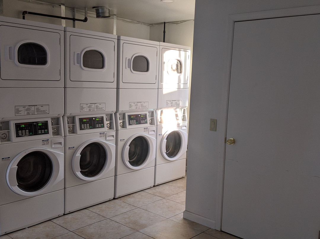 Shasta Pines Motel & Suites主图