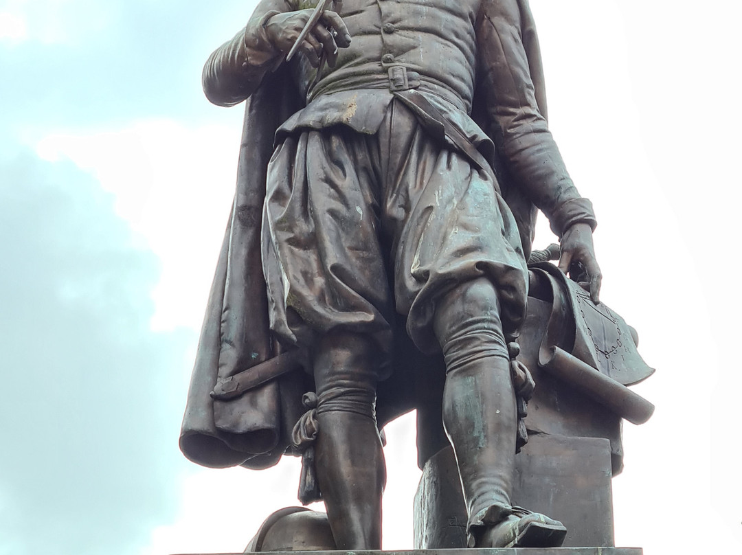 Square and Statue of Simon Stevin-布鲁日必去景点