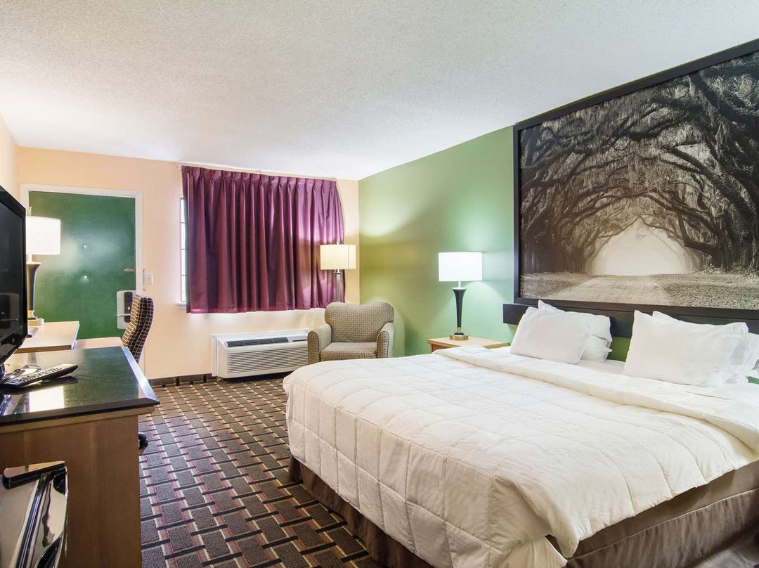 Americas Best Value Inn Darien主图