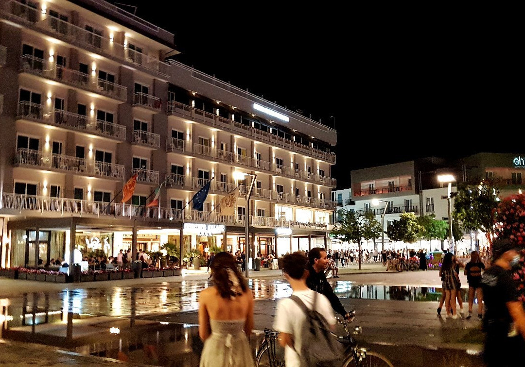 Piazza Mazzini-耶索洛必去景点