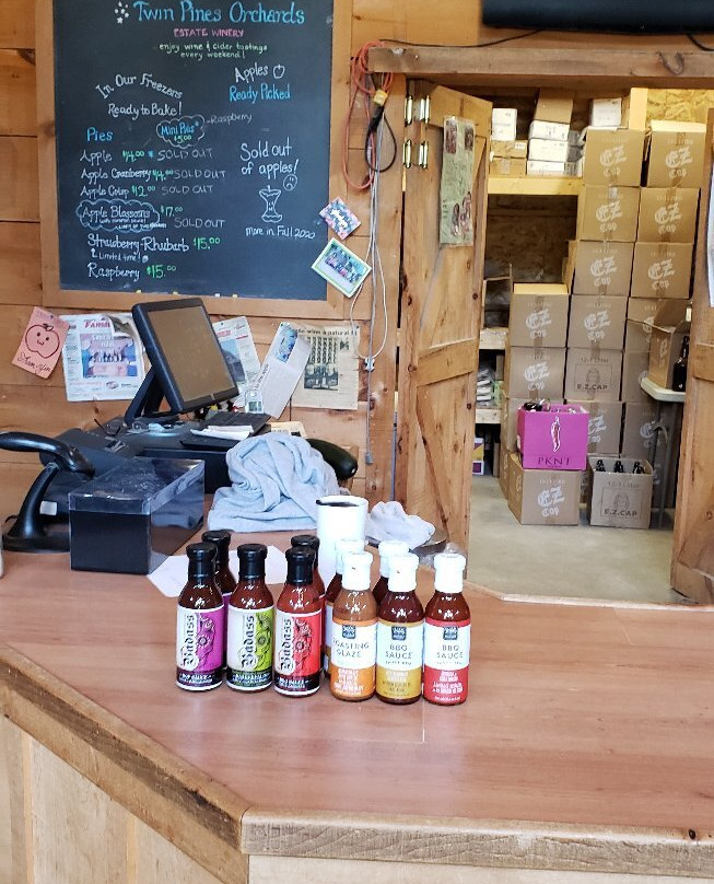 Twin Pines Orchards & Cider House景点图片