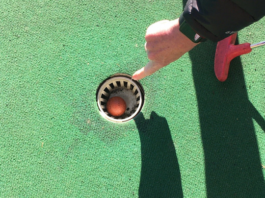 Footbridge Mini Golf, Icecream & Lolly Shop-莱克斯恩特伦斯必去景点