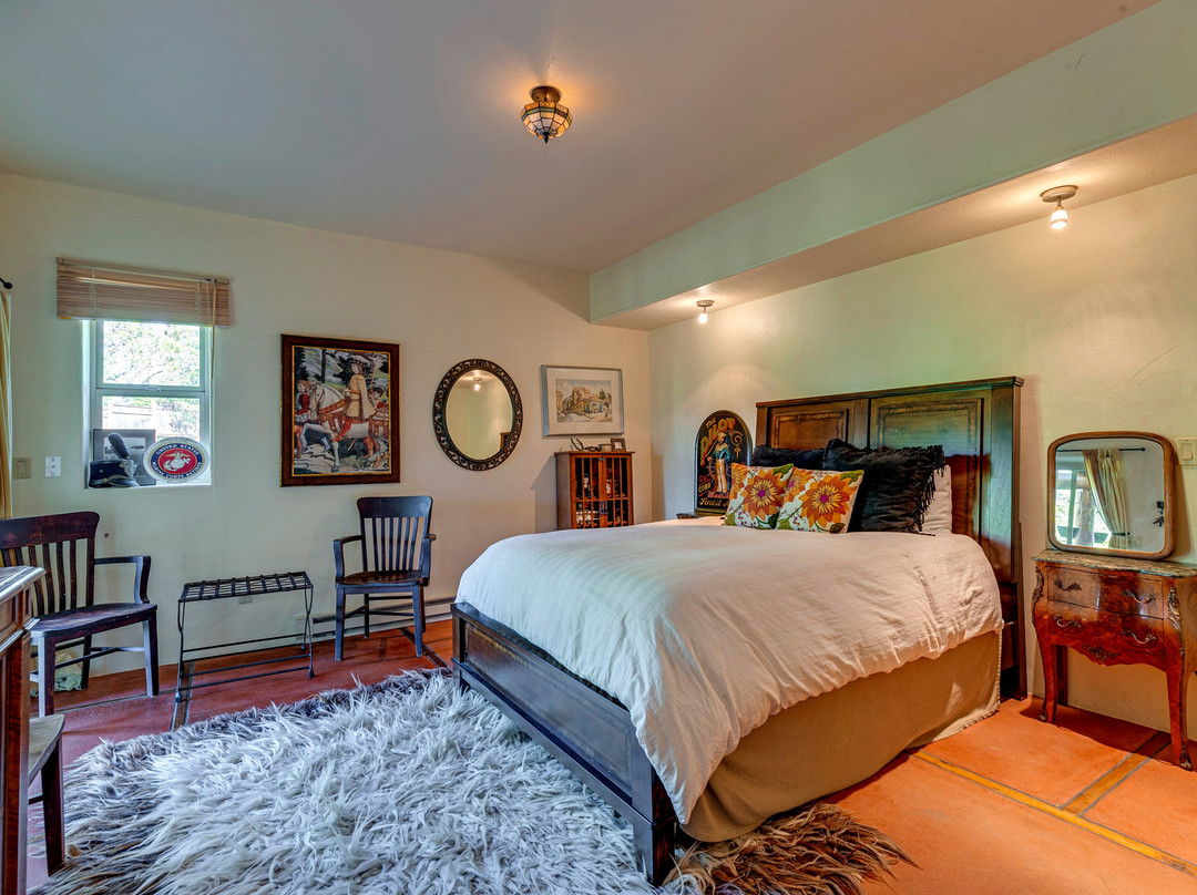 Bigfoot Lodge B&B主图