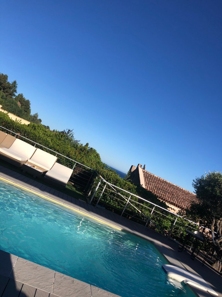 La Villa Louancelie-泳池