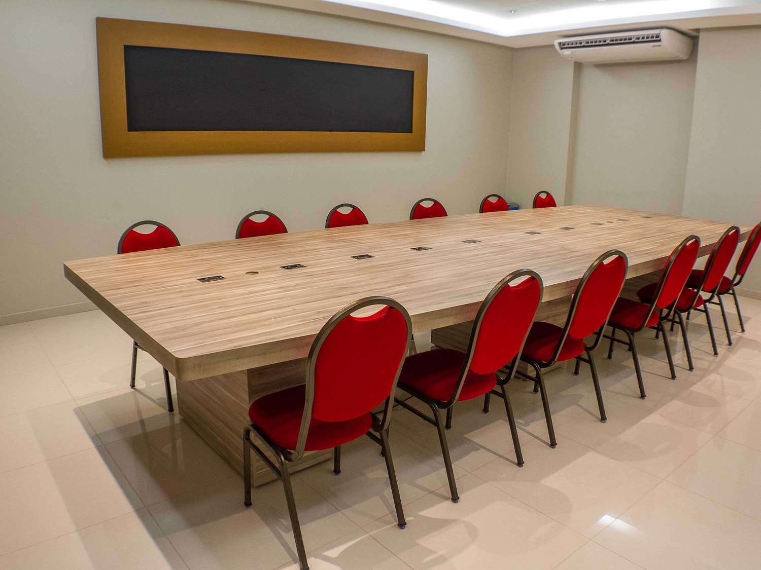 宜必思因佩拉特里斯酒店-官方