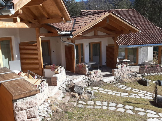 卡斯特雷套房酒店主图