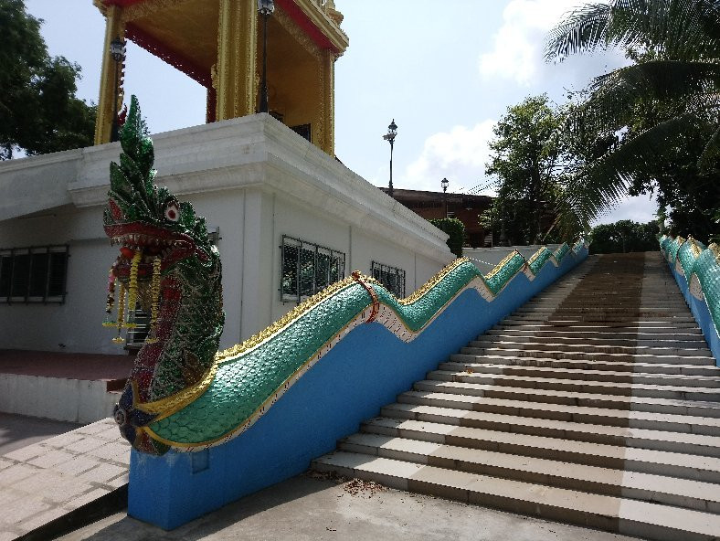 Wat Phu Khao Thong景点图片