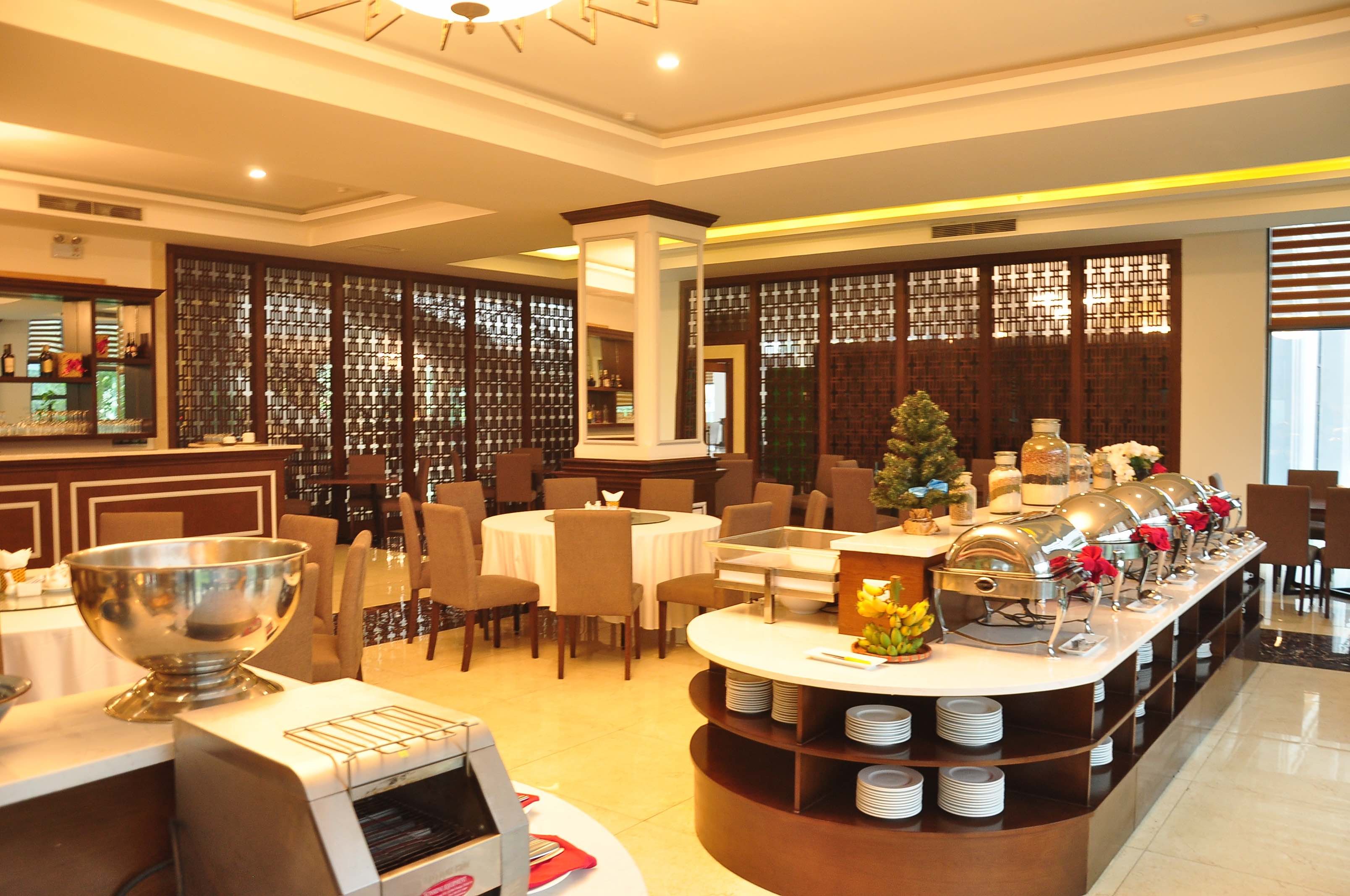Khách Sạn Mường Thanh Holiday Con Cuông-餐饮