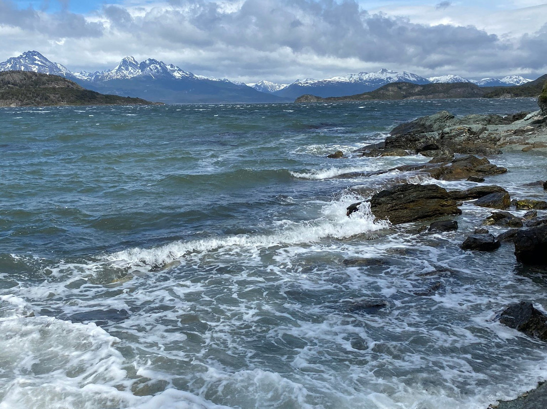 Bahía Ensenada Zaratiegui景点图片