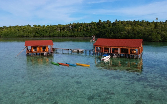 Banyak Surf Resort