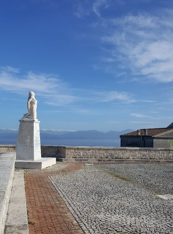 Monumento alla Mamma Ciociara-Castro dei Volsci必去景点