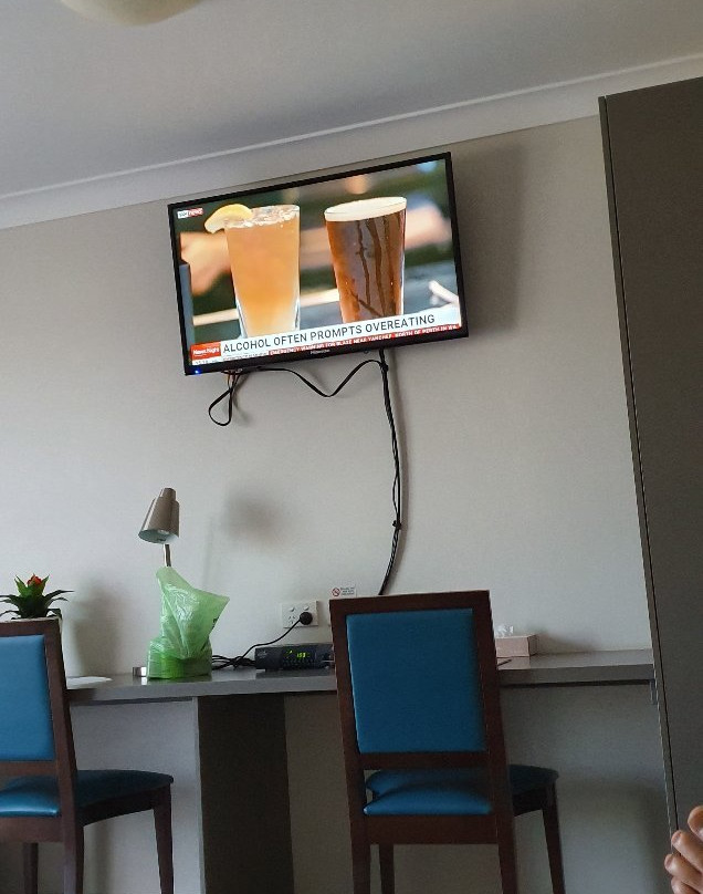 The Royal Motel Miles主图