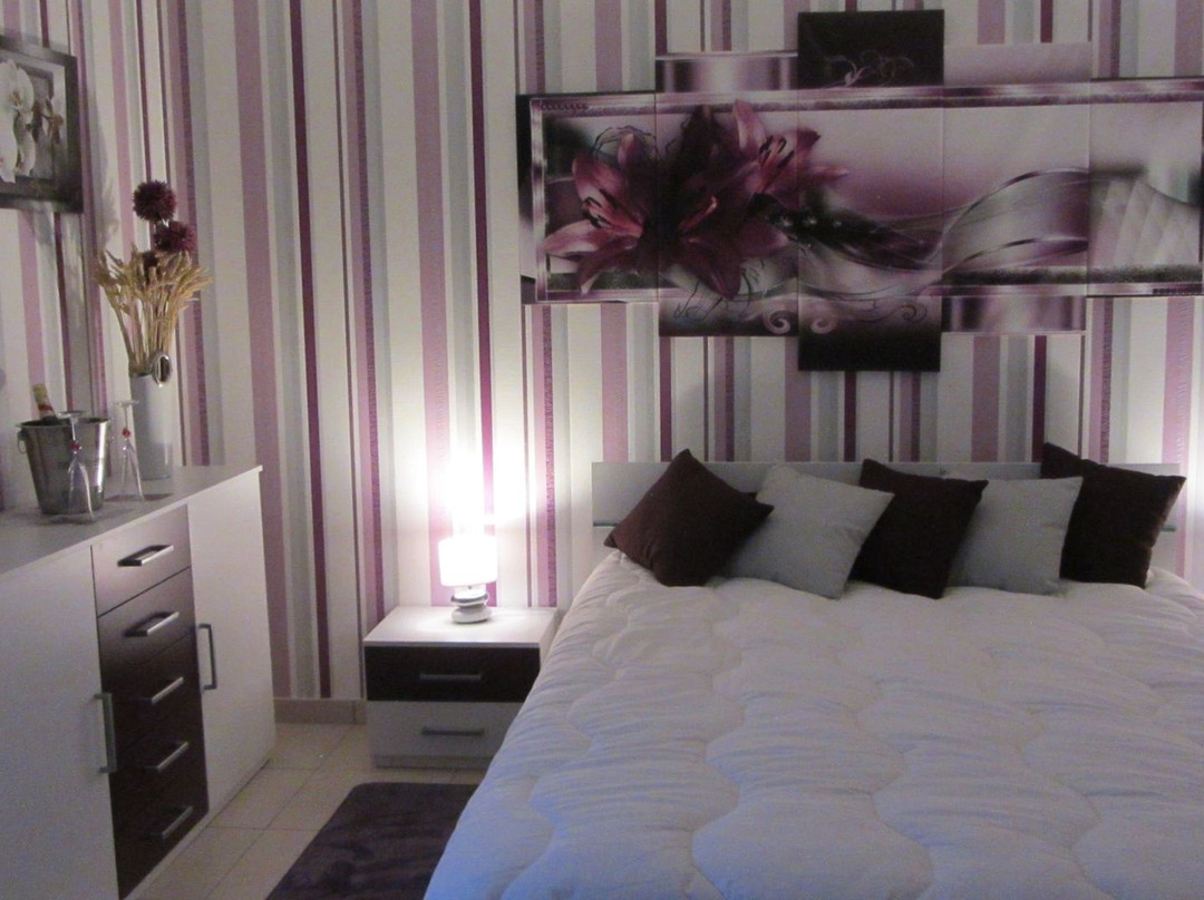 Chambre D'Hotes Les Glycines主图