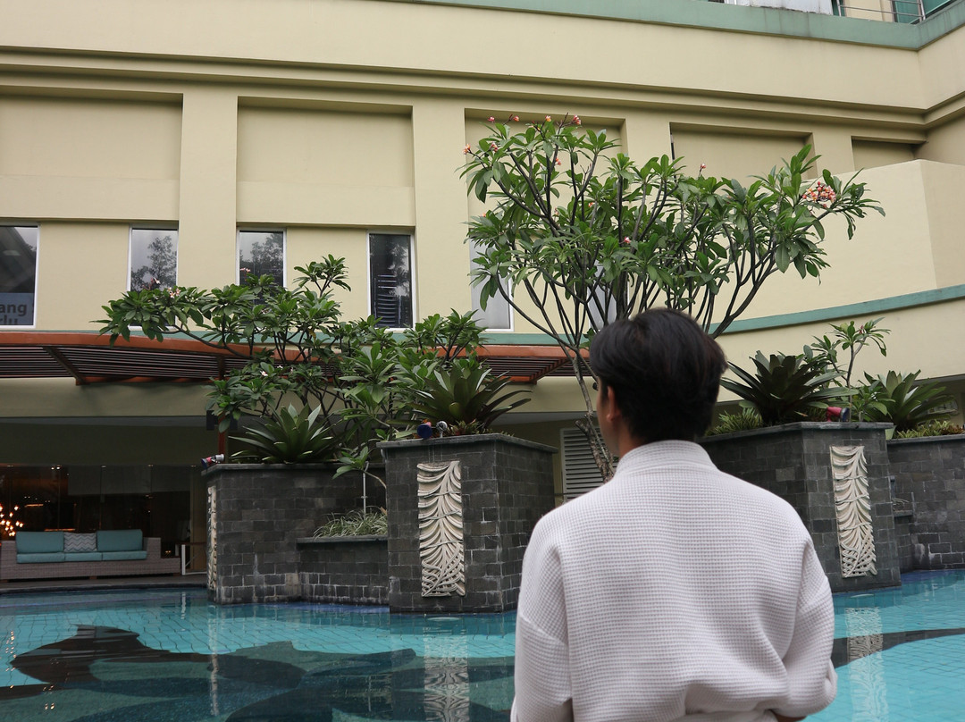 万隆假日酒店主图