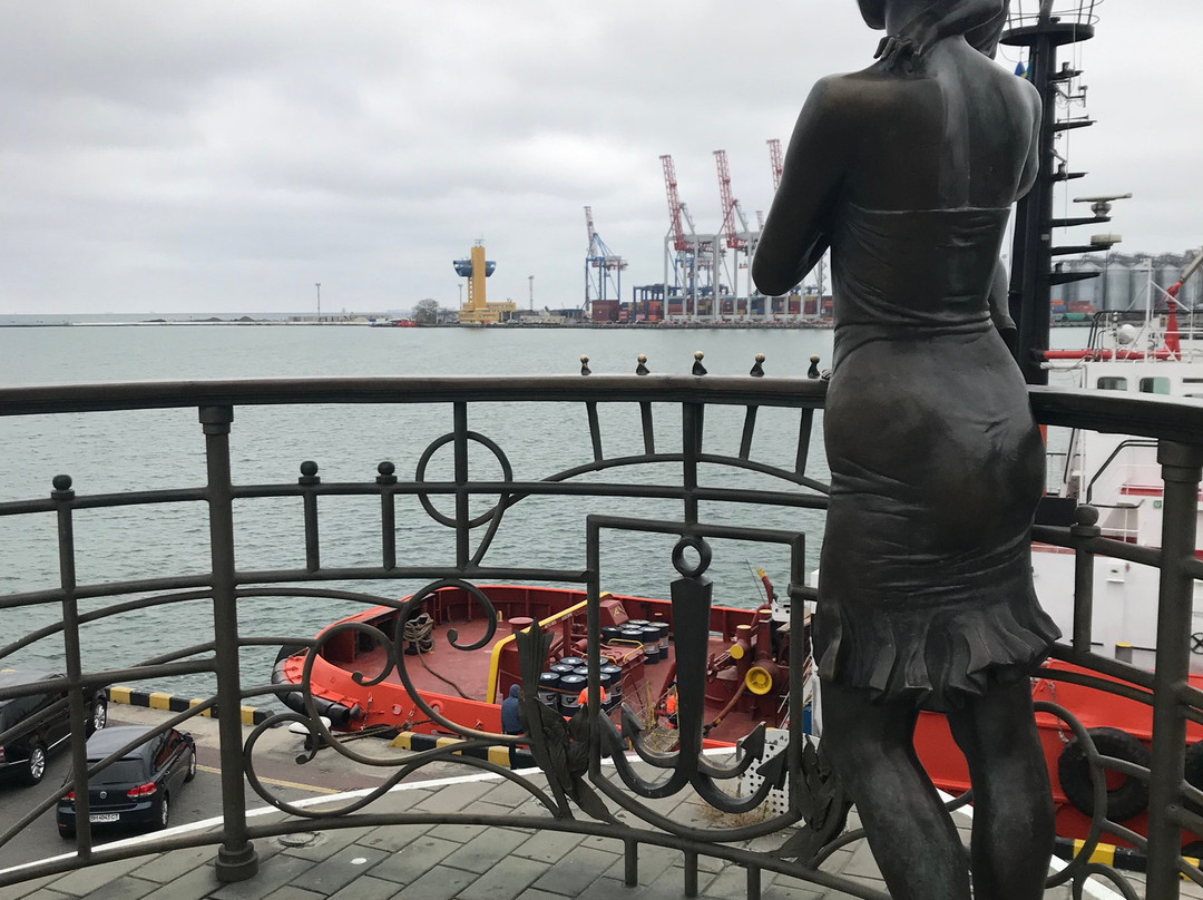 Sailor`s Wife Monument-敖德萨必去景点