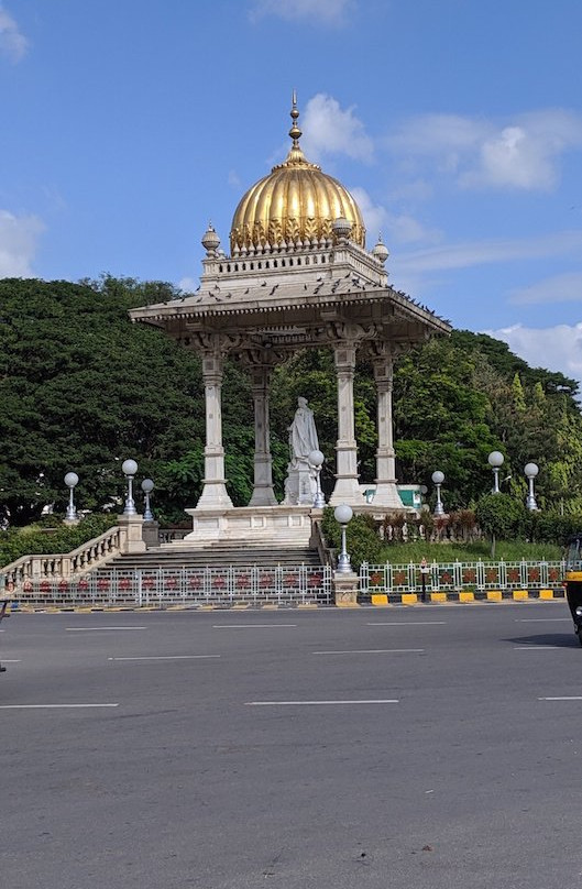 Statue of Maharaja Chamarajendar Wodeyar-迈索尔必去景点