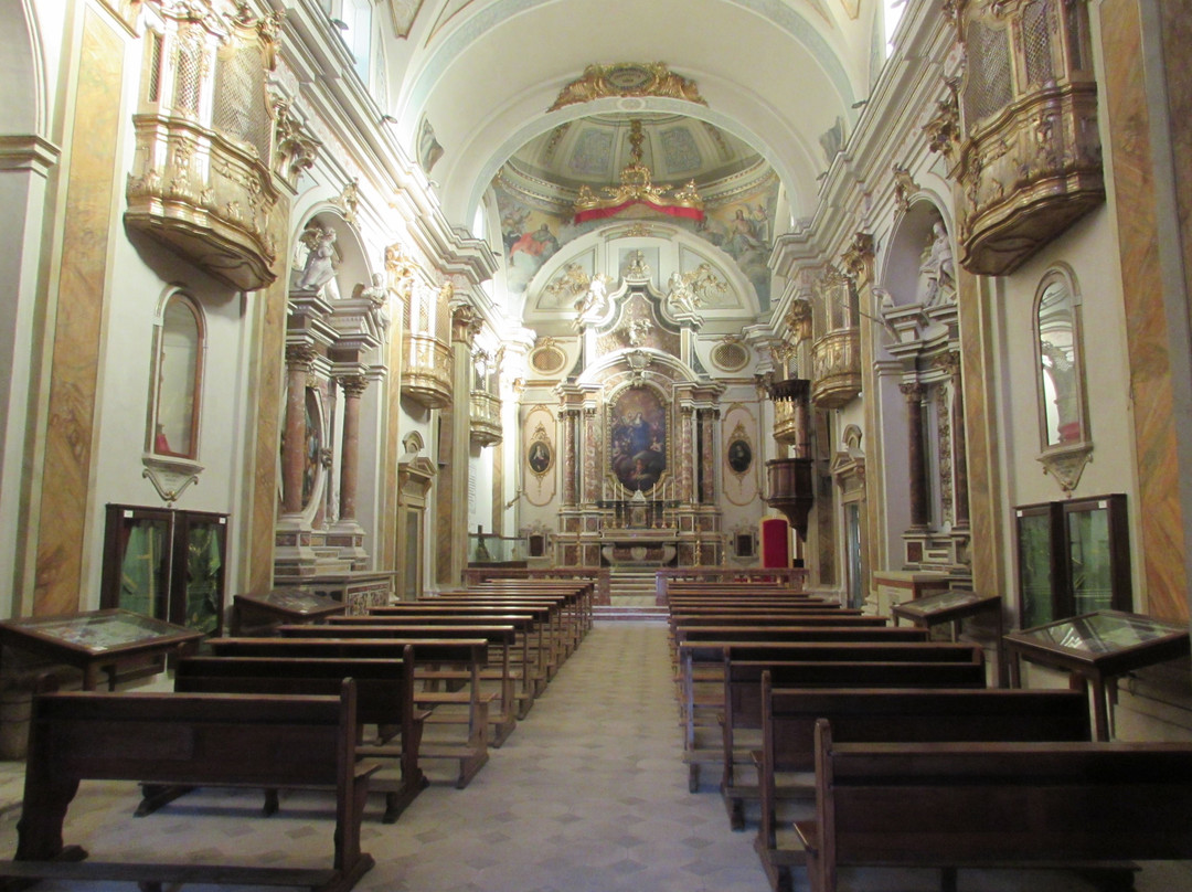 Chiesa di Santa Chiara-苏尔莫纳必去景点