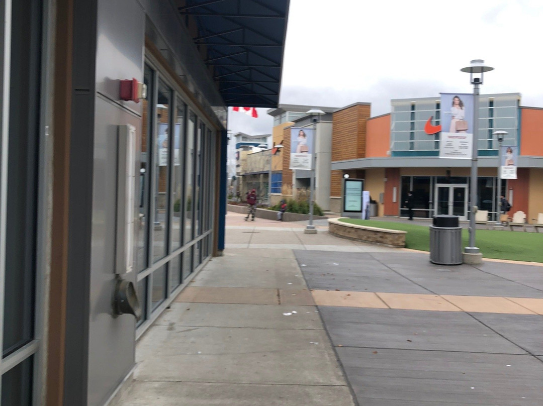 Toronto Premium Outlets-霍尔藤山市必去景点