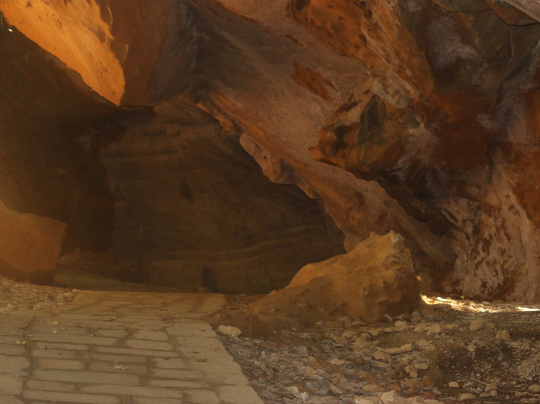 Naida Caves景点图片