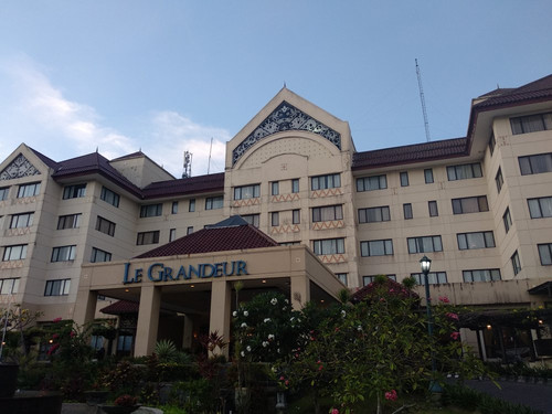 巴厘巴板大酒店主图