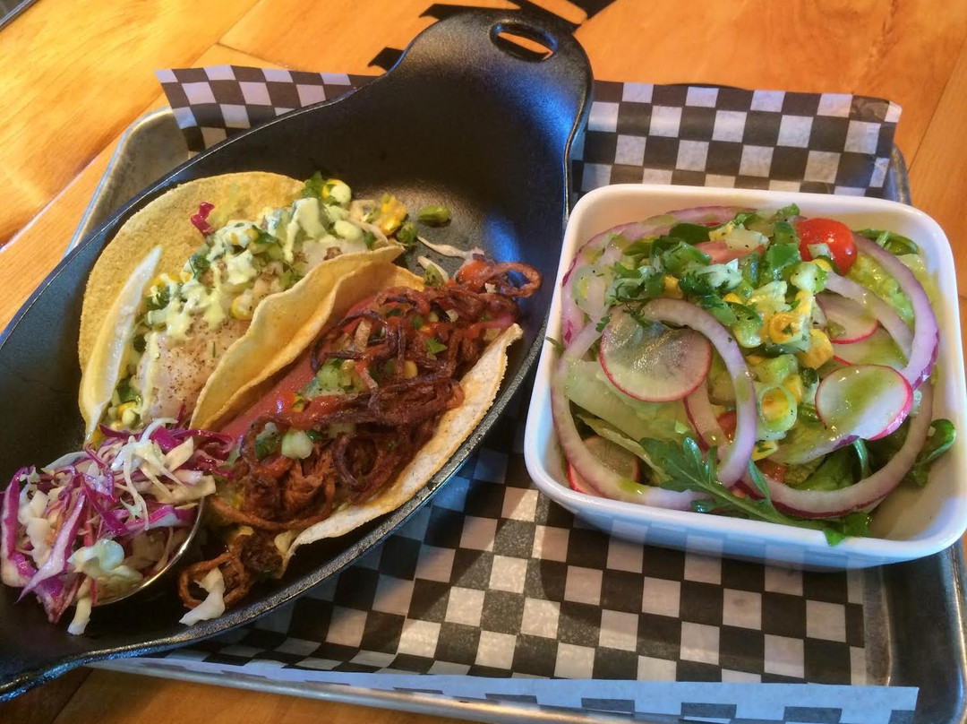 Jack & Johnnies-塔伯拉山必去景点