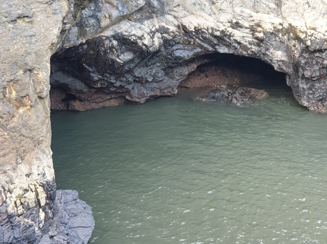 Witches Cauldron-Moylegrove必去景点