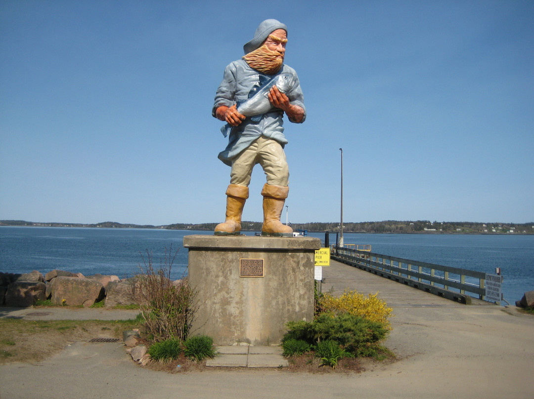 Fisherman's Statue景点图片