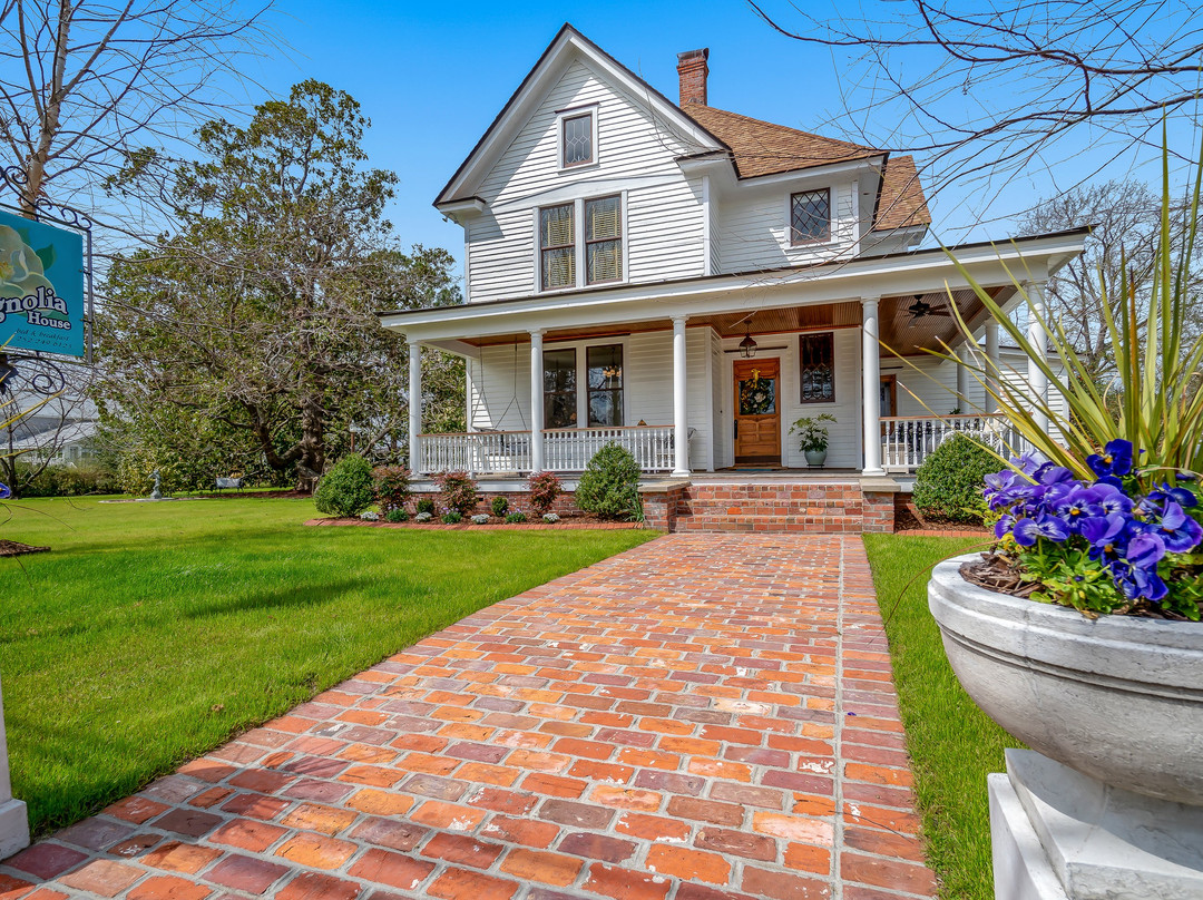 Magnolia House B&B