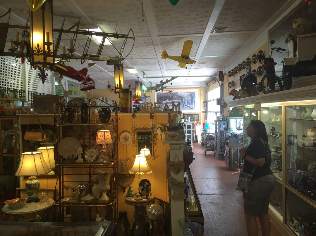 Glory Days Antiques-Newburg必去景点