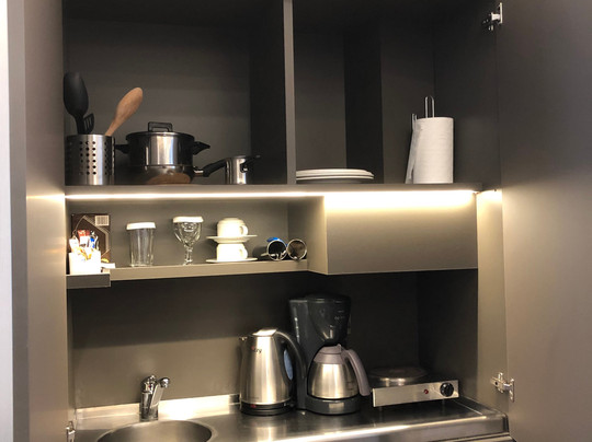 假日套房酒店主图