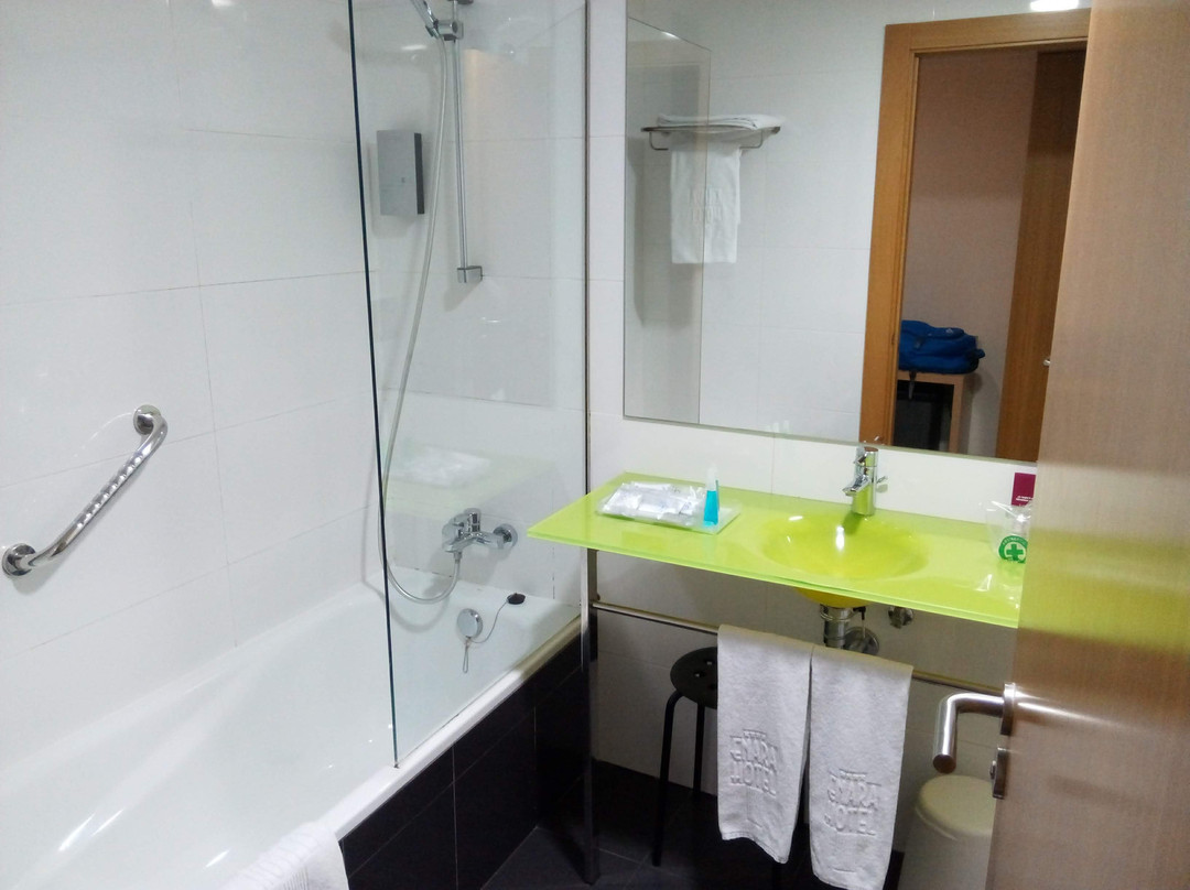 艾娜拉酒店主图