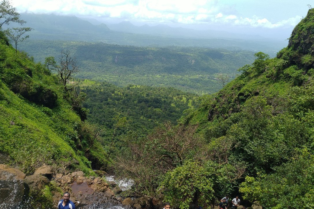 Madhe Ghat Water Fall景点图片