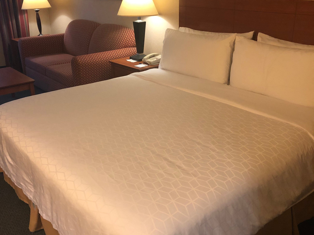 Holiday Inn Express & Suites Burlington by IHG主图