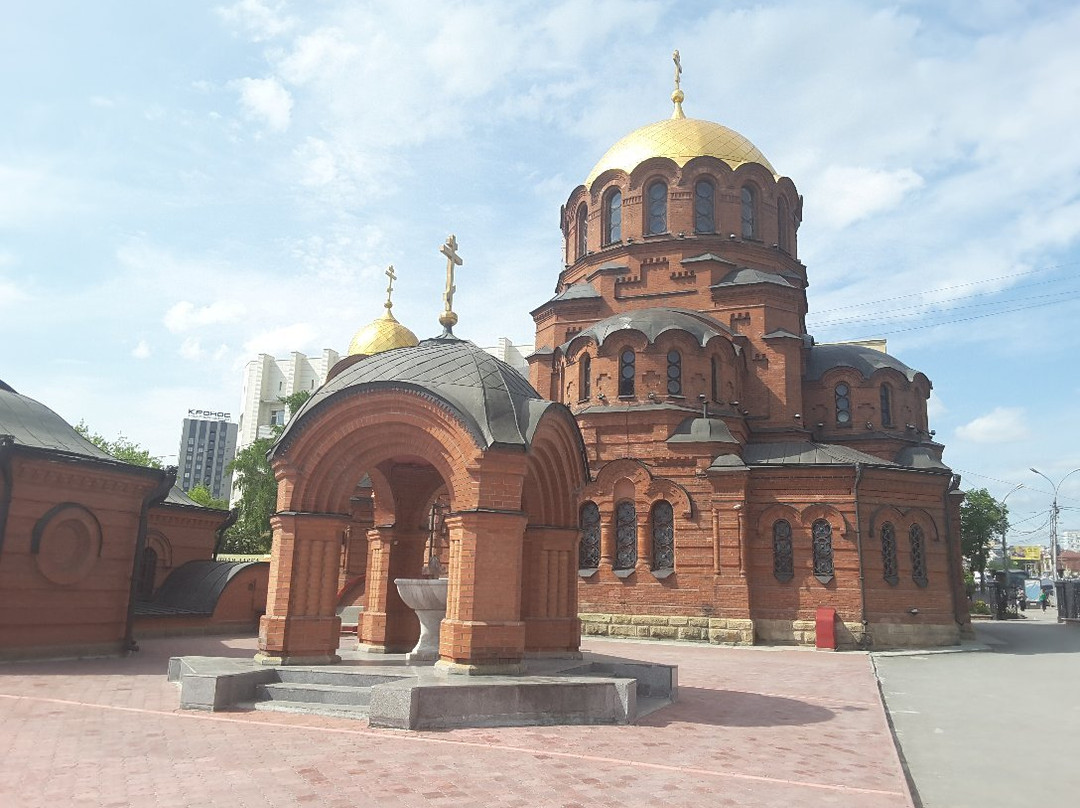 Alexandre Nevsky Cathedral (Sobor Alexandra Nevskogo)景点图片