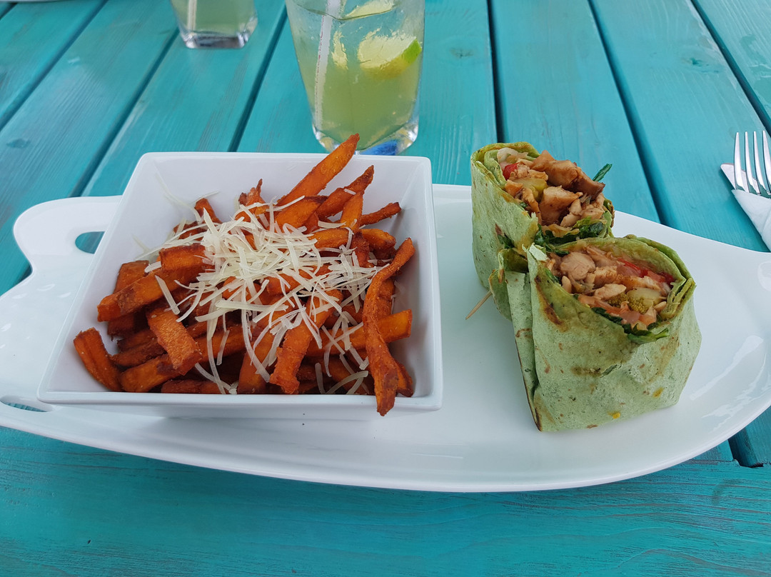 特克斯和凯科斯餐馆和美食-Omar's Beach Hut