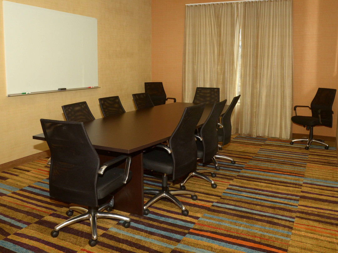 Fairfield by Marriott Inn & Suites Fairmont主图