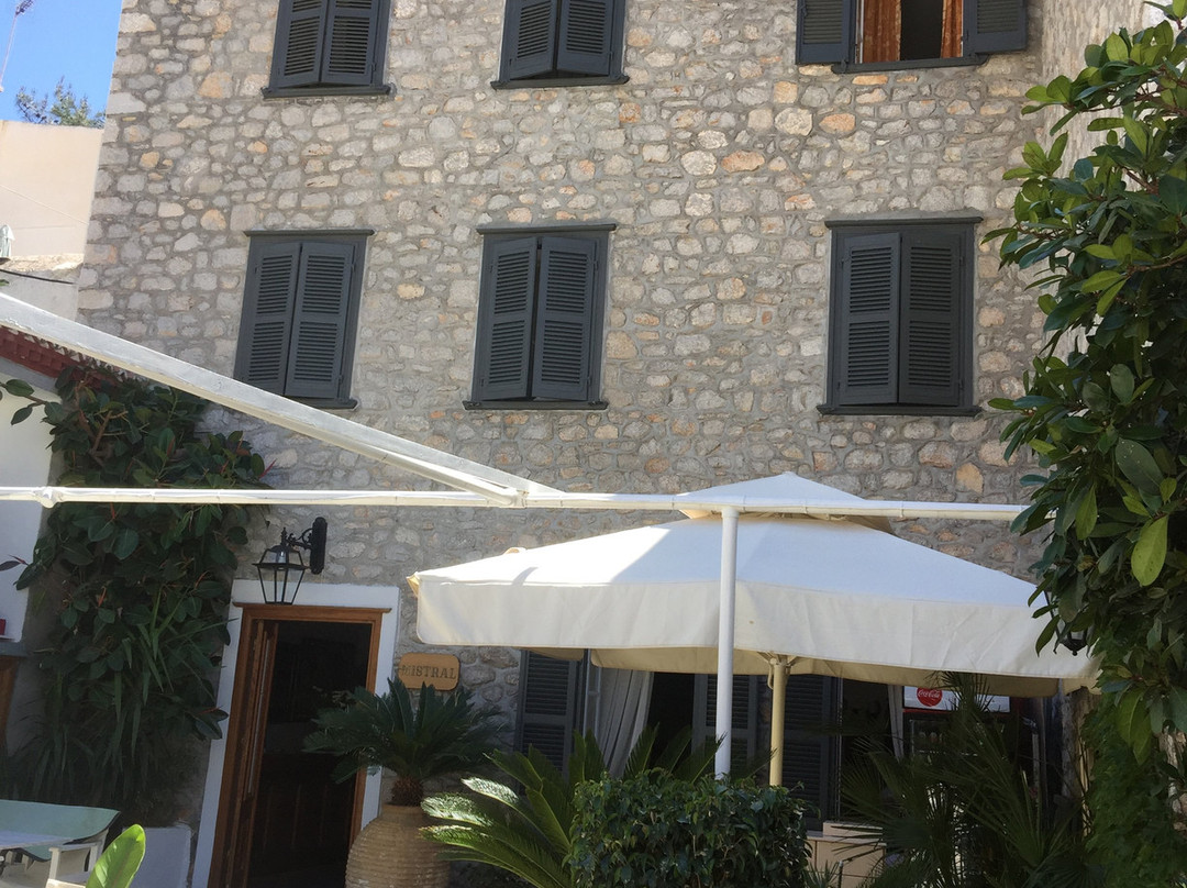 米斯托尔酒店主图