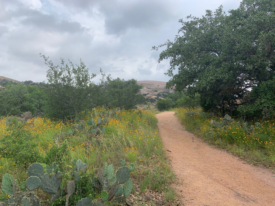 Enchanted Rock Cave-弗雷德里克斯堡必去景点