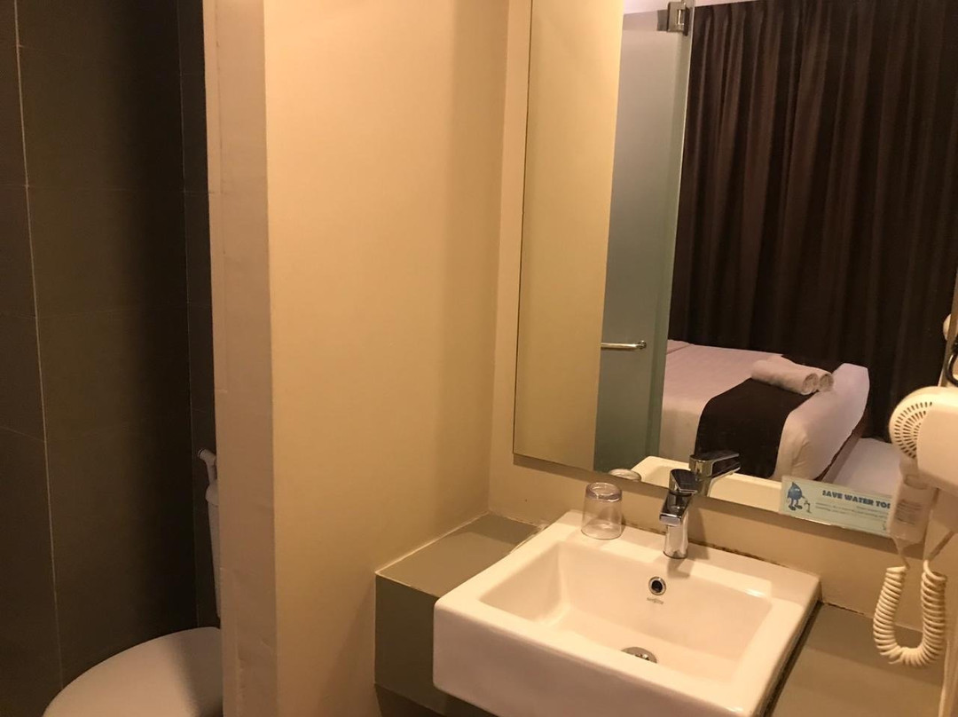 Sky Inn Express Hotel主图