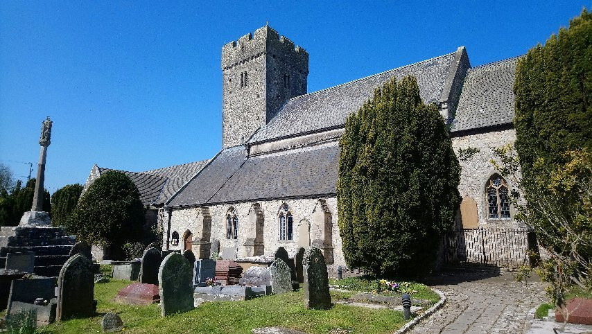 St Illtud s Church景点图片