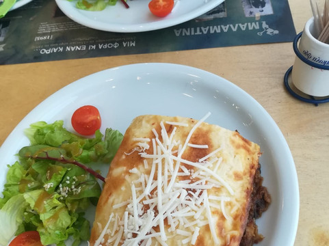 Agios Pavlos餐馆和美食-Ektos Ton Teichon