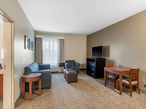 雪松山邓肯维尔舒适套房酒店主图