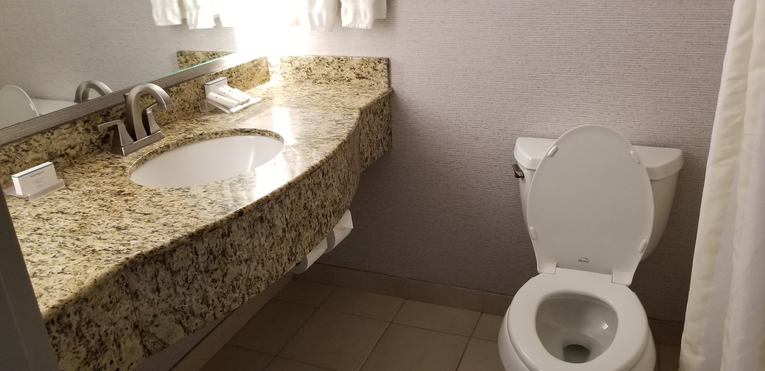 Hilton Garden Inn Arlington Shirlington-浴室