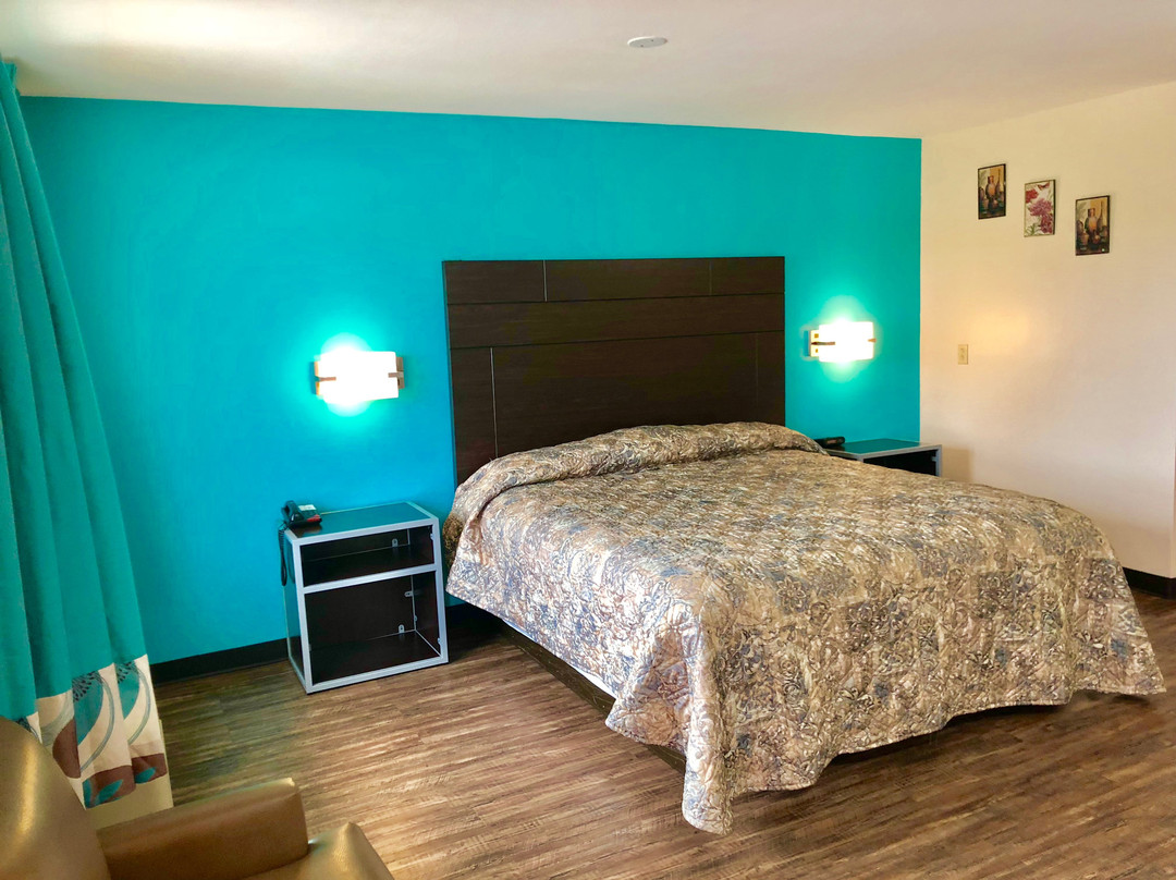 Euro Inn And Suites主图