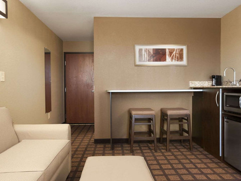 普莱森顿温德姆麦客达套房酒店主图