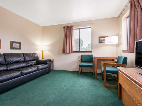 水牛城温德姆速8酒店主图