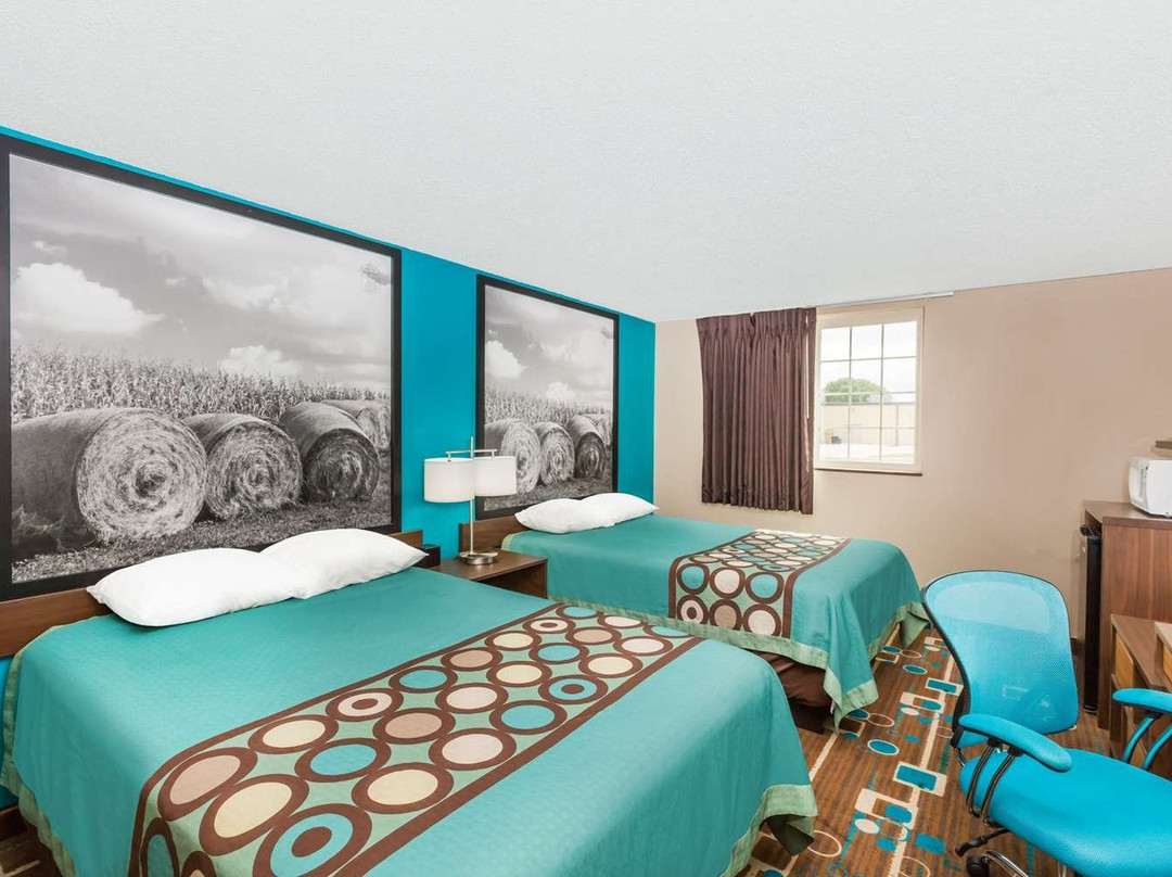 Super 8 by Wyndham Spencer主图